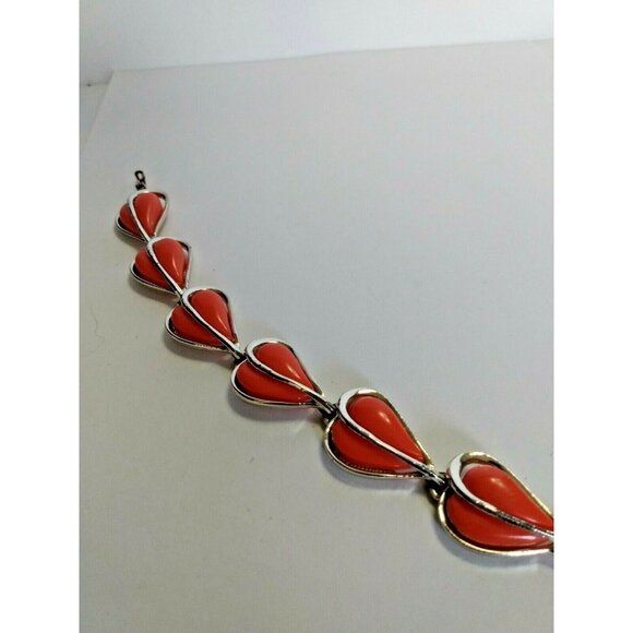VINTAGE SIGNED CORO ORANGE LUCITE HEART SHAPED BRACELET - THERMOSET 1950'S 7" - Picture 3 of 7